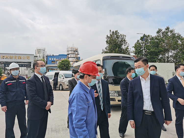 庄悦群副书记一行莅临贝博体育在线树脂公司检查(2)_副本.jpg