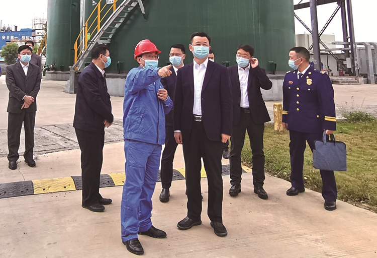 庄悦群副书记一行莅临贝博体育在线树脂公司检查(3)_看图王_副本.jpg