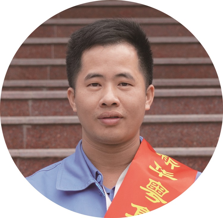 黄永富_荣获2021年度贝博体育在线集团劳动模范.jpg